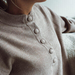 trui met details beige | lotte