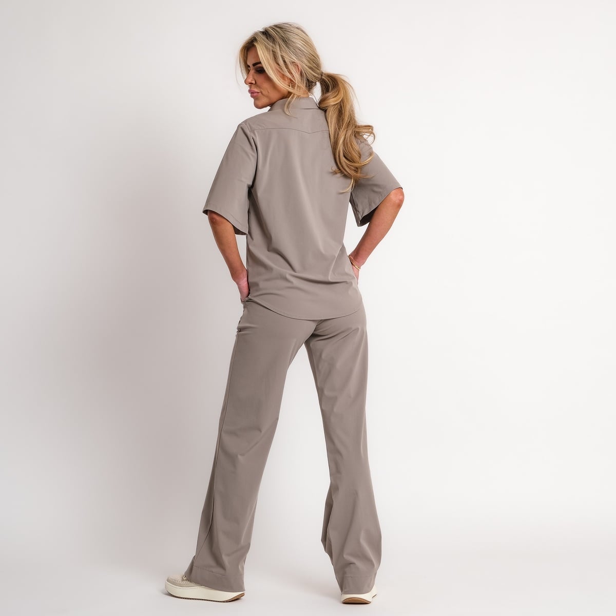 travel top taupe | amy 533