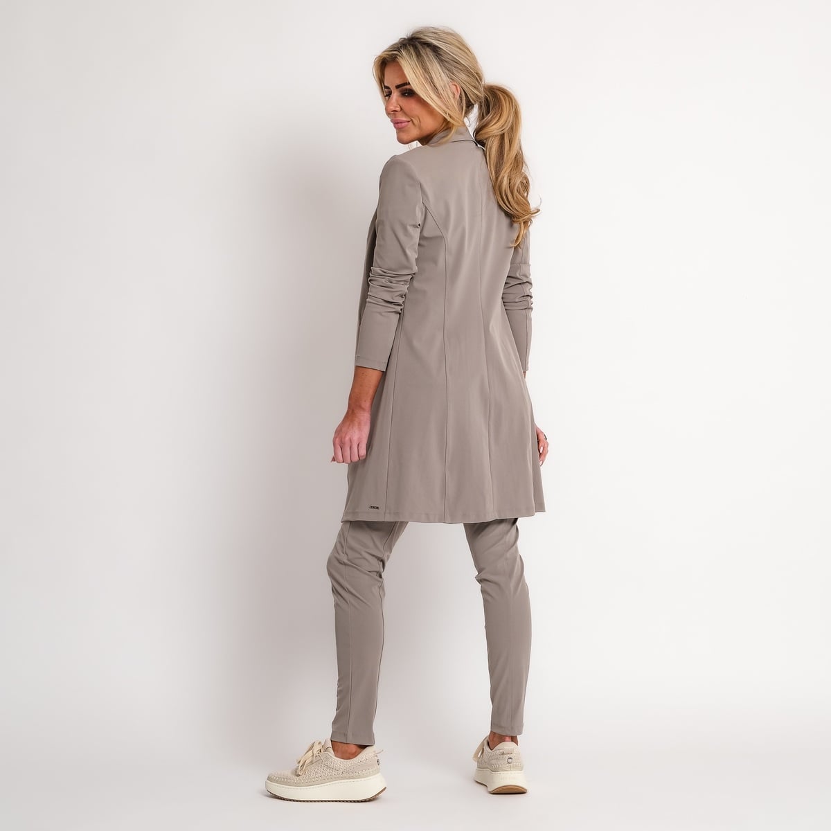 travel top taupe | amy 533