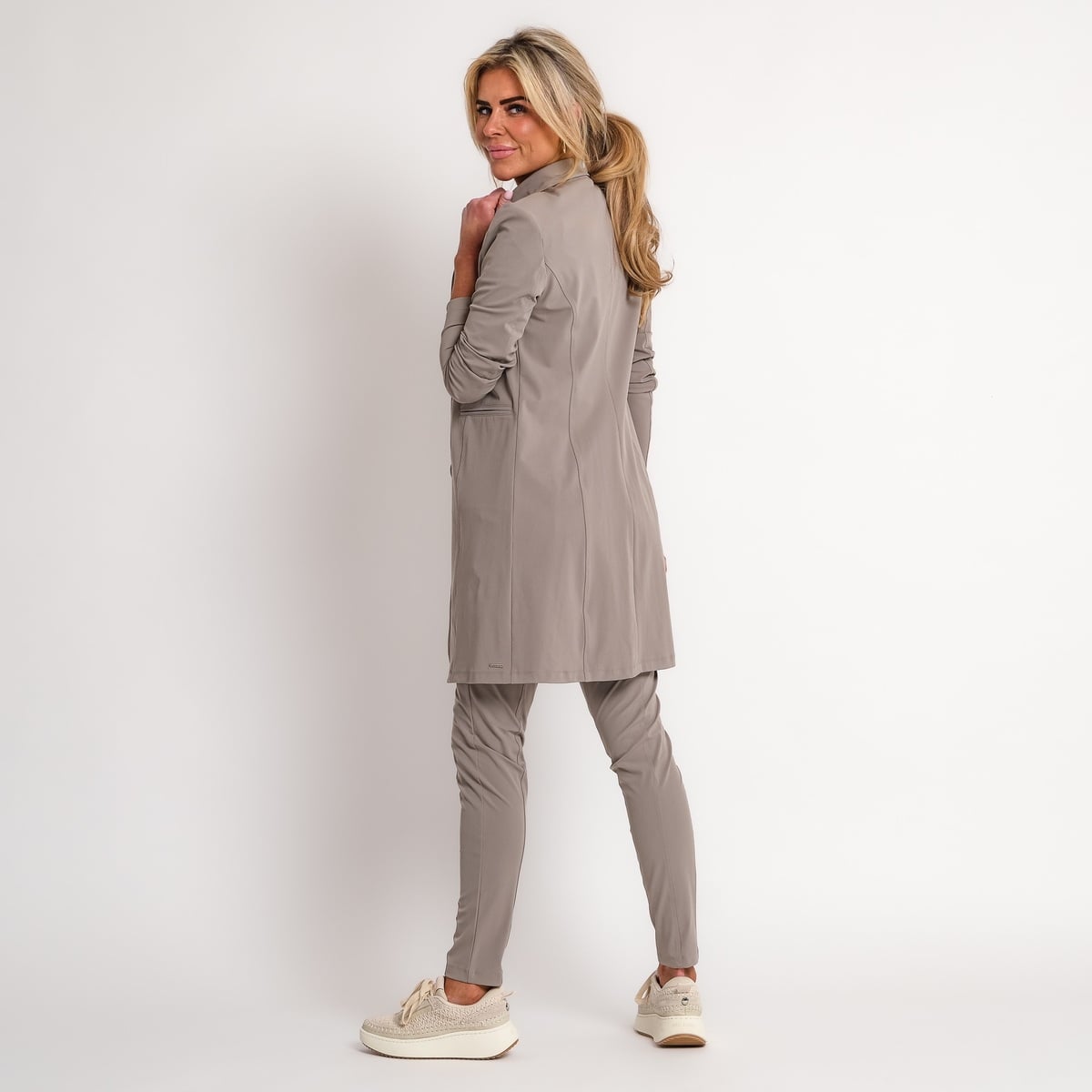 travel top taupe | amy 533