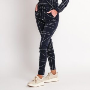 travel broek met grafische print donkerblauw | amy 134