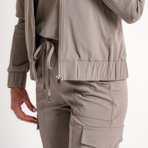 travel top taupe | amy 533