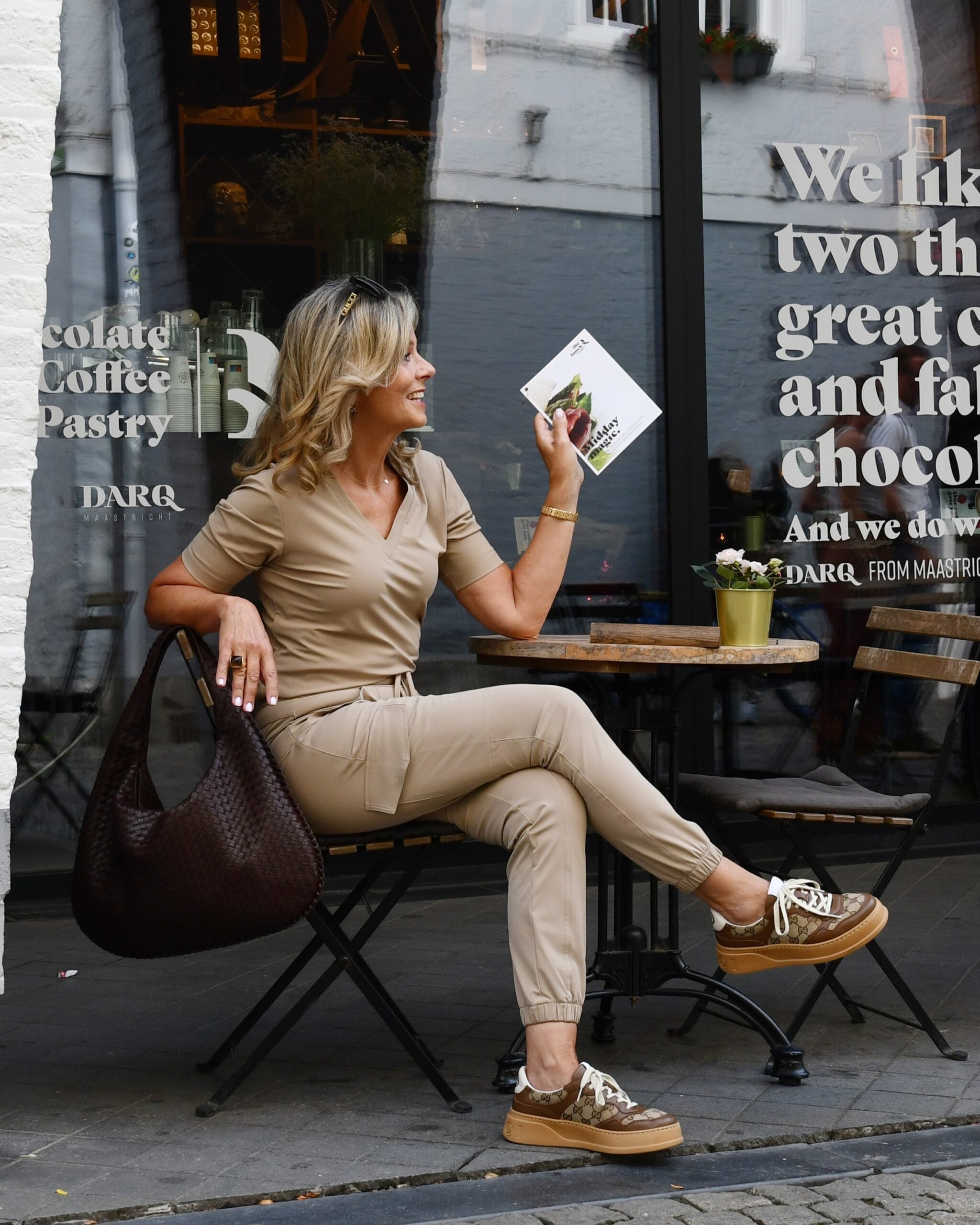 mouwloze travel top kant espresso bruin | amy 254