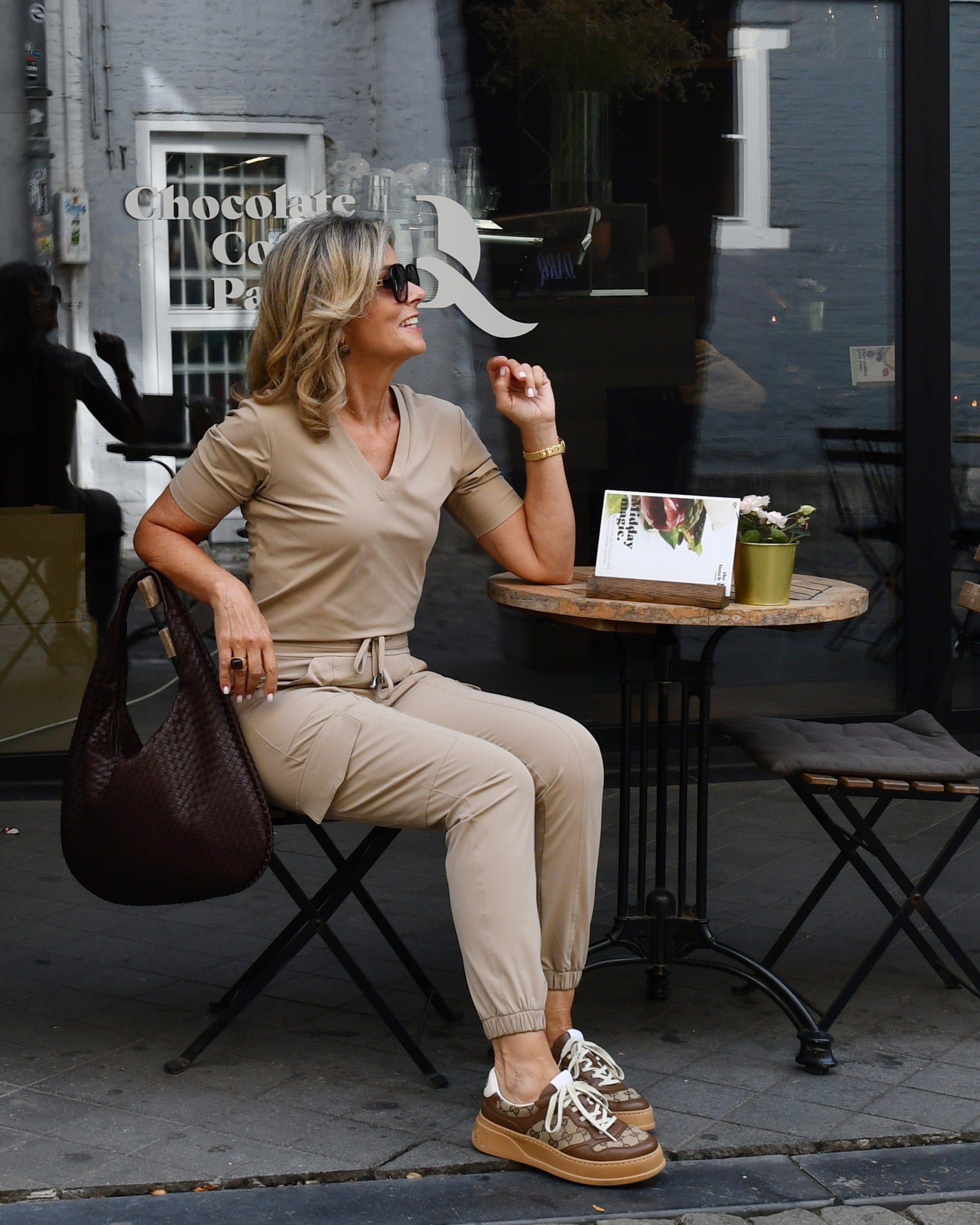 mouwloze travel top kant espresso bruin | amy 254