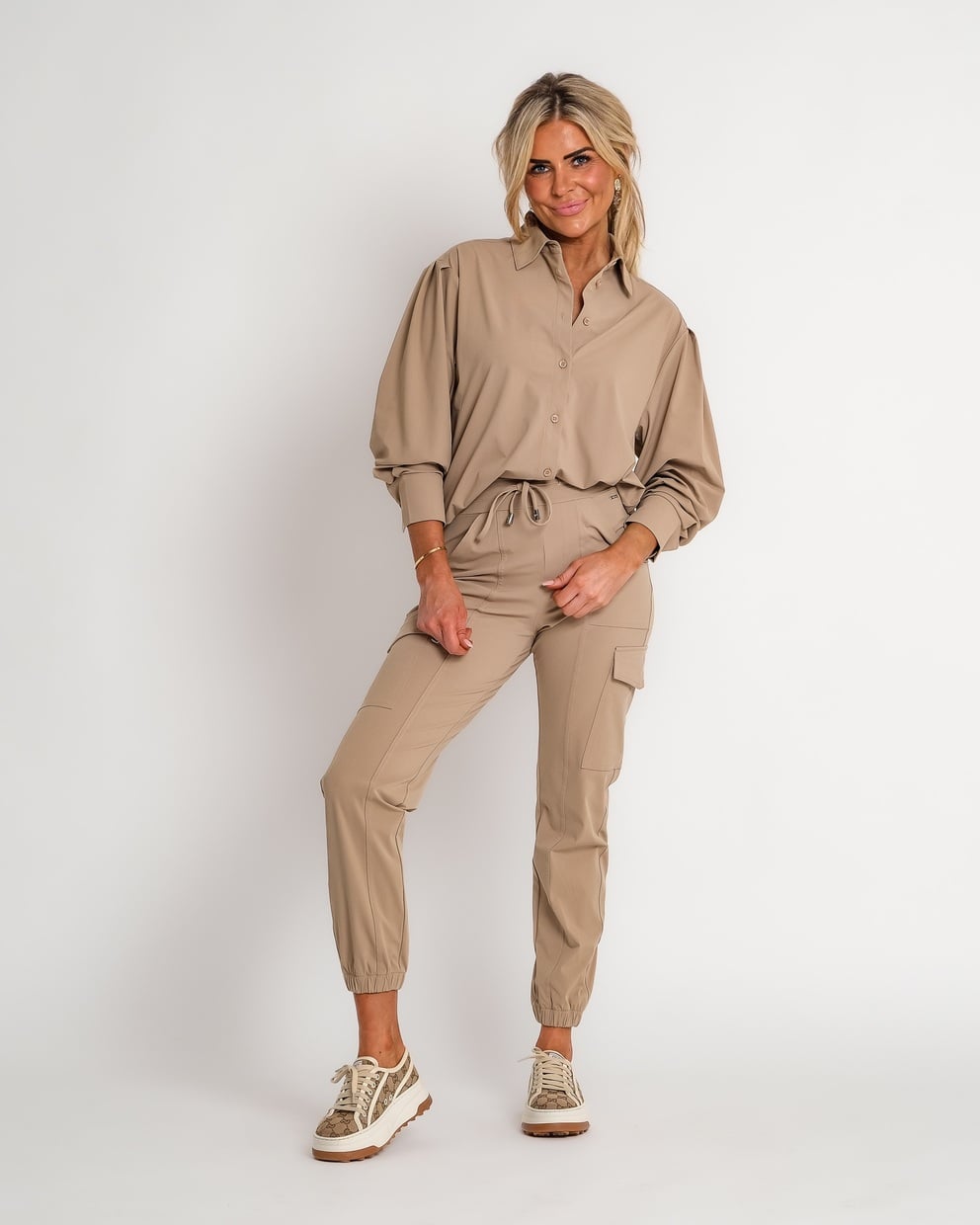 travel t shirt square neck latte | amy 608