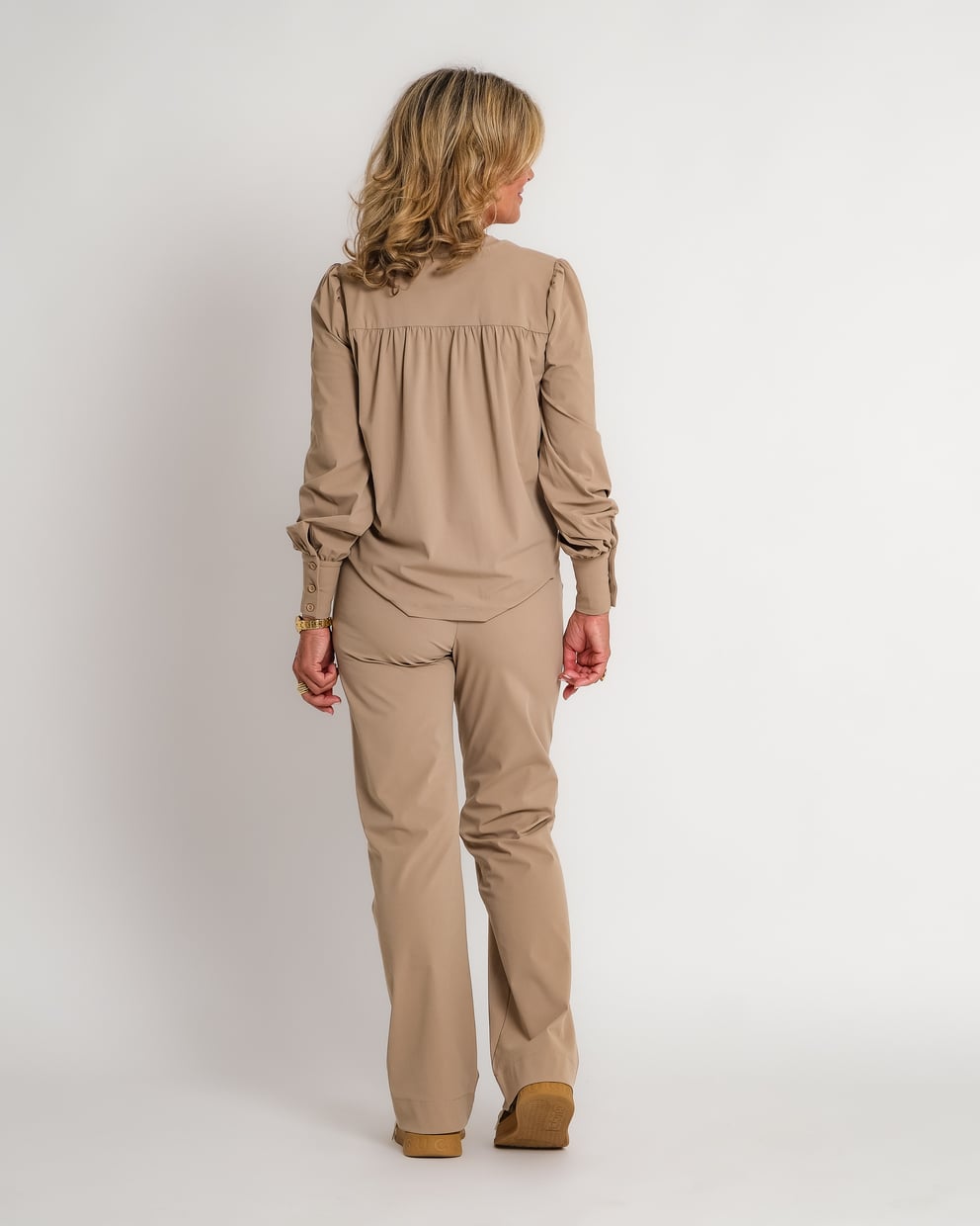 travel t shirt square neck latte | amy 608