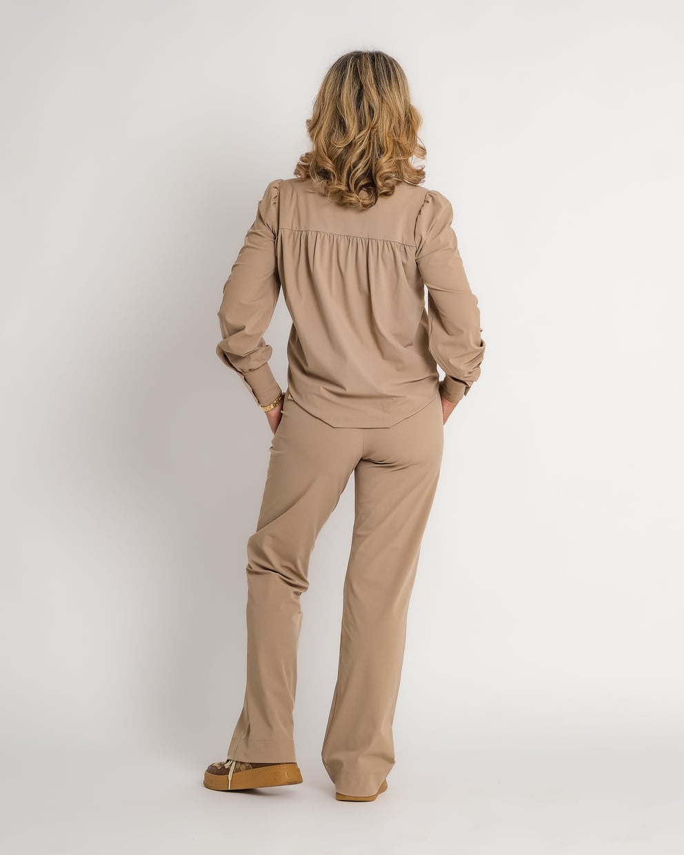 travel t shirt square neck latte | amy 608
