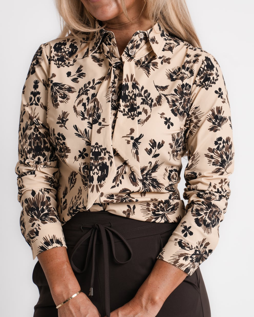 travel blouse ornamental flowers print sand | amy 709
