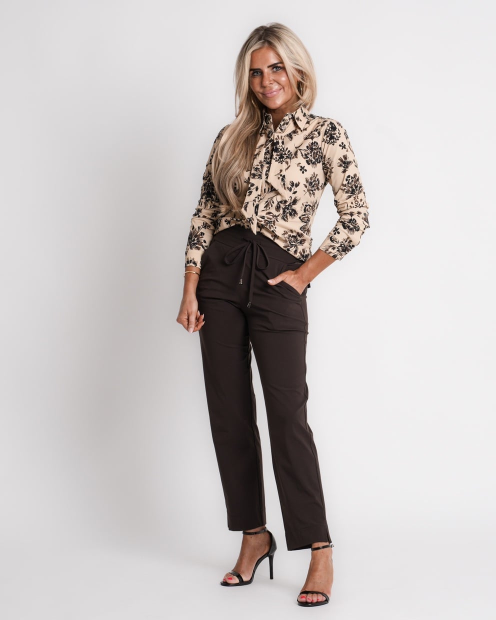 travel blouse ornamental flowers print sand | amy 709
