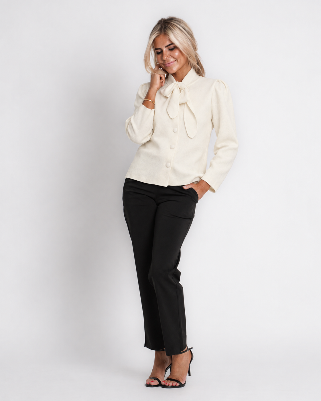 zacht vest met strik ecru | gigi