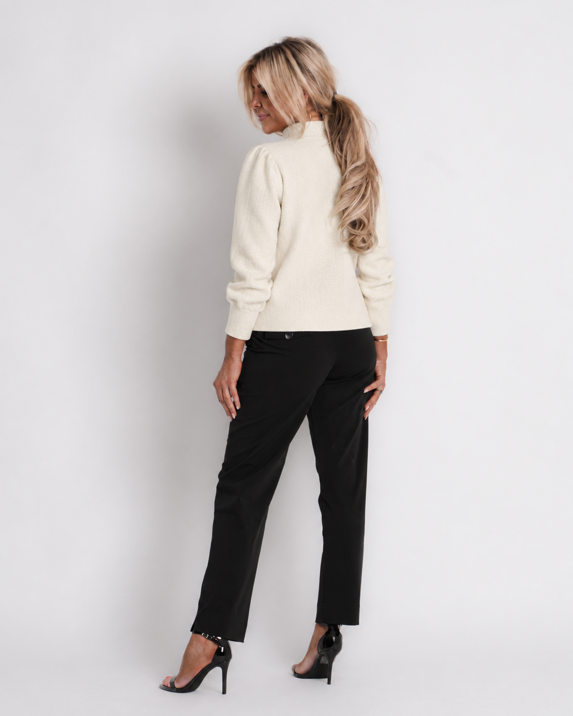 zacht vest met strik ecru | gigi
