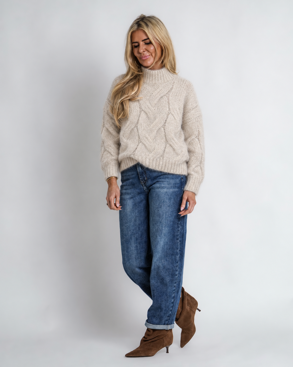 rib gereide trui met bies taupe | yetta